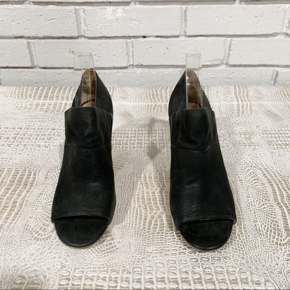 Me Too Women's Adam Tucker McKenna Cuoio Sandal - Picture 6 of 13